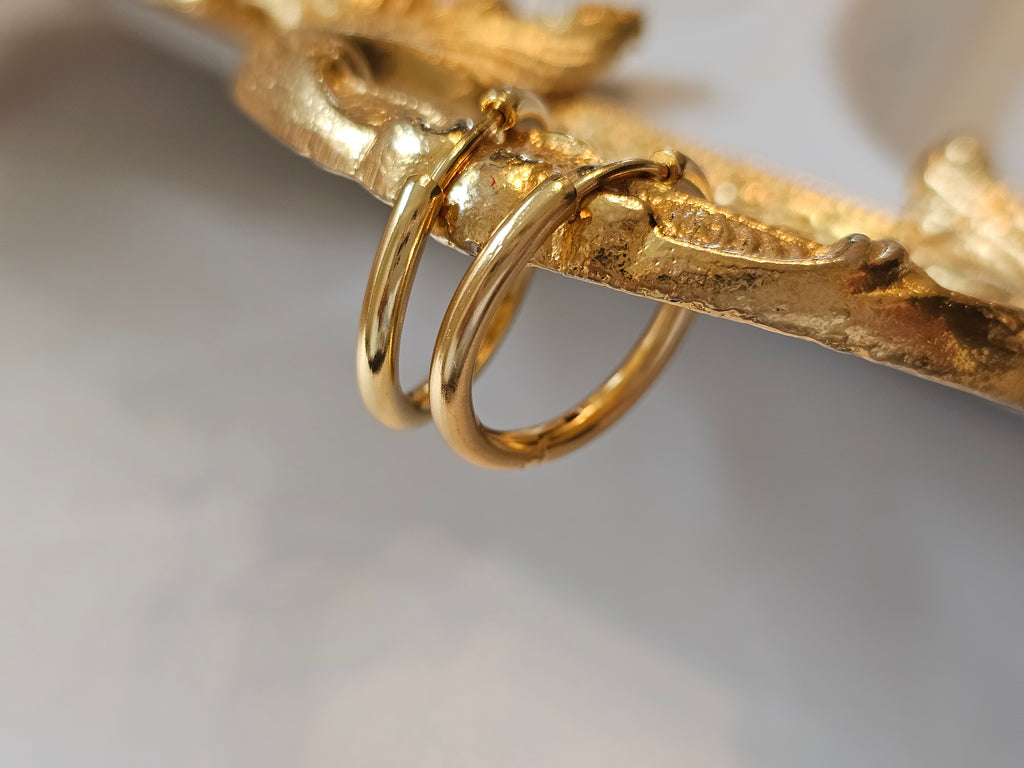 Medium Simple Hoop Earrings