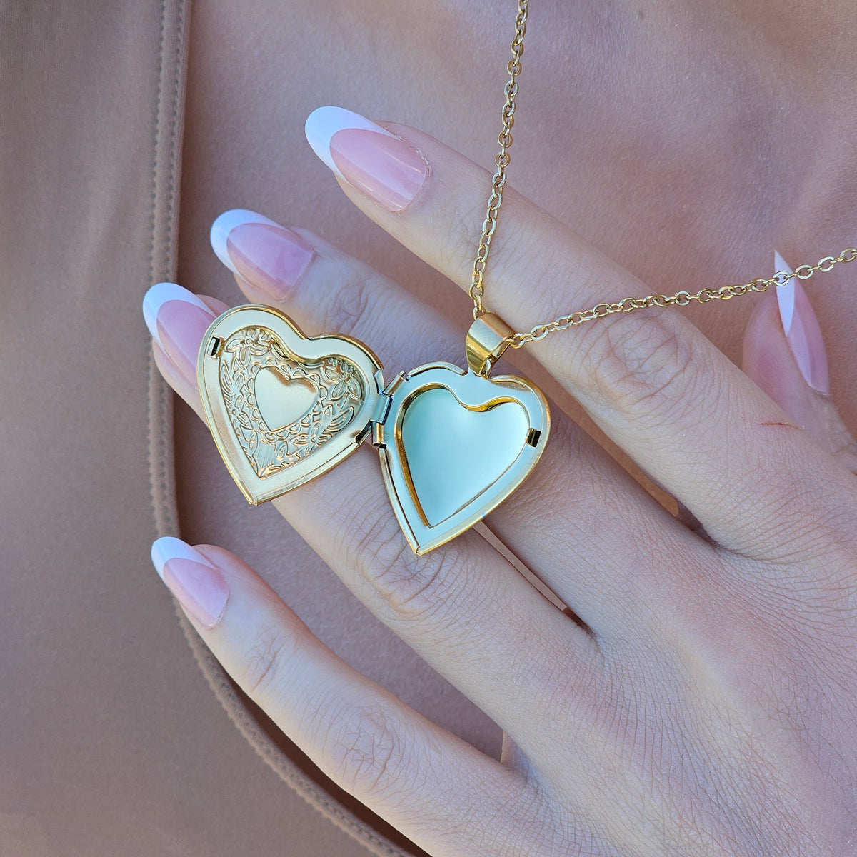 Personalized Gold Heart Locket Necklace, 18K Gold Filled Photo Locket, Engraved Heart Necklace, Dainty Keepsake Jewelry, Gift for Her