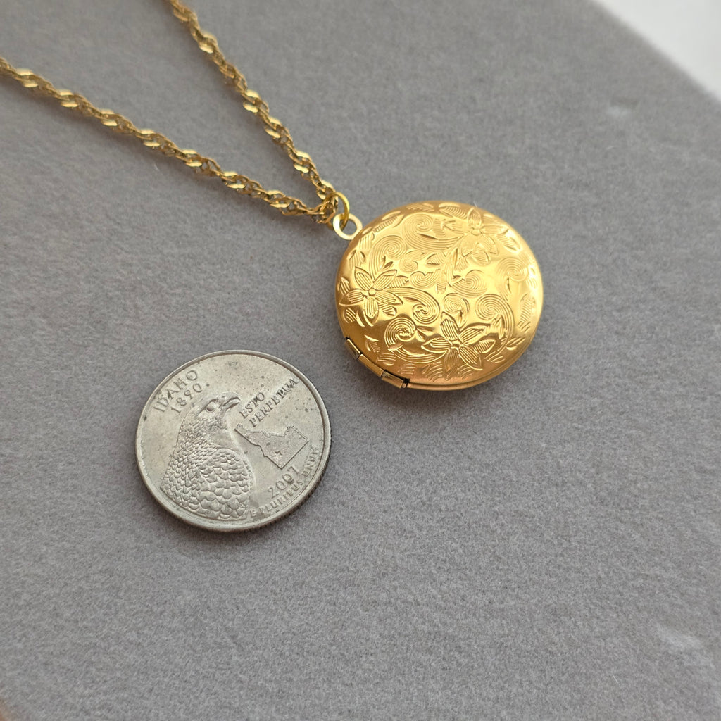 Circle Custom Locket Necklace, Personalized Photo Locket, Engraved Keepsake Jewelry