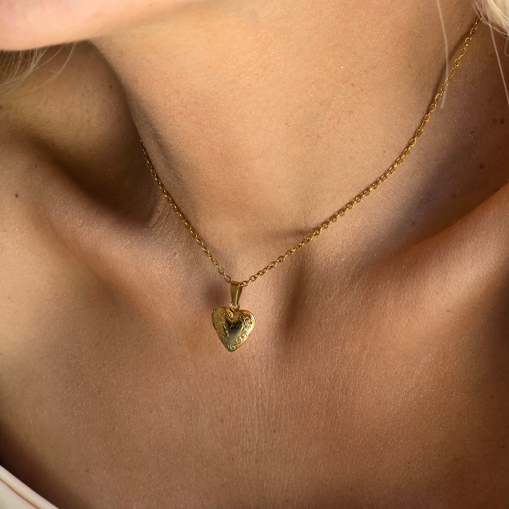 Personalized Gold Heart Locket Necklace, 18K Gold Filled Photo Locket, Engraved Heart Necklace, Dainty Keepsake Jewelry, Gift for Her