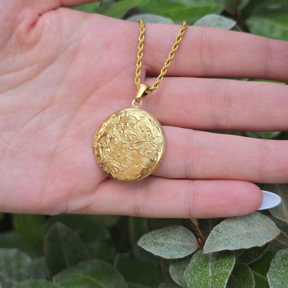 Circle Custom Locket Necklace, Personalized Photo Locket, Engraved Keepsake Jewelry