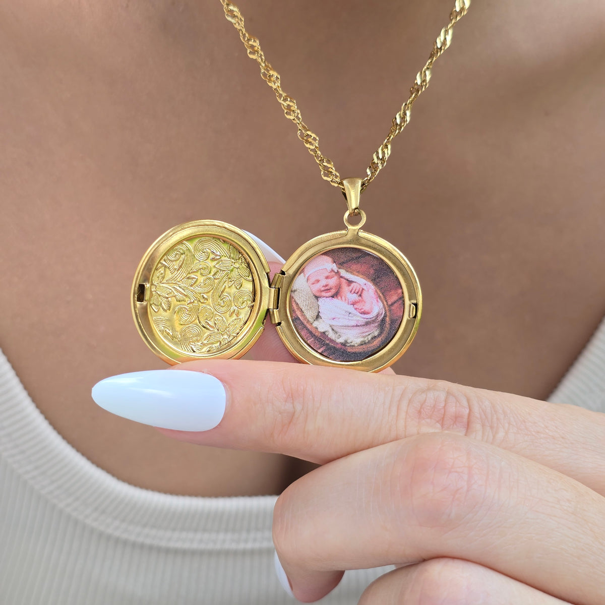 Circle Custom Locket Necklace, Personalized Photo Locket, Engraved Keepsake Jewelry