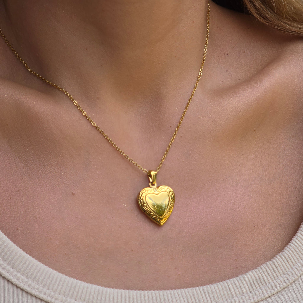 Personalized Gold Heart Locket Necklace, 18K Gold Filled Photo Locket, Engraved Heart Necklace, Dainty Keepsake Jewelry, Gift for Her
