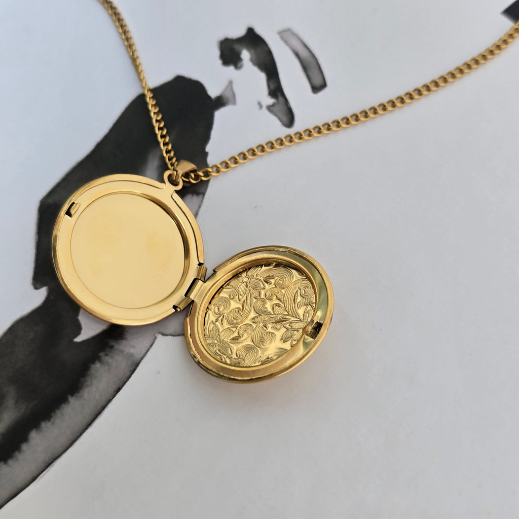 Circle Custom Locket Necklace, Personalized Photo Locket, Engraved Keepsake Jewelry